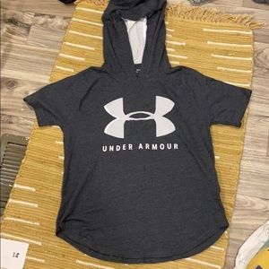 Women’s hooded under armour tee